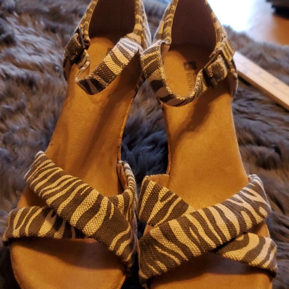 White Mountain Cork Wedge Shoe - Picture 2 of 6